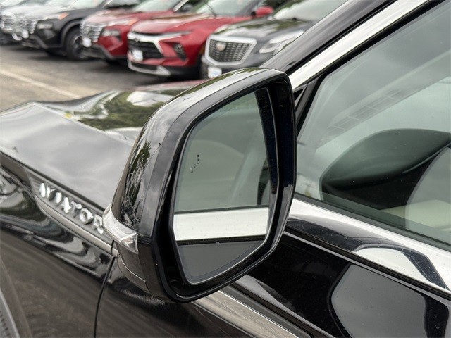 Lincoln Aviator Vehicle Full-screen Gallery Image 10