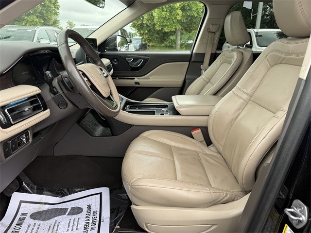 Lincoln Aviator Vehicle Full-screen Gallery Image 12