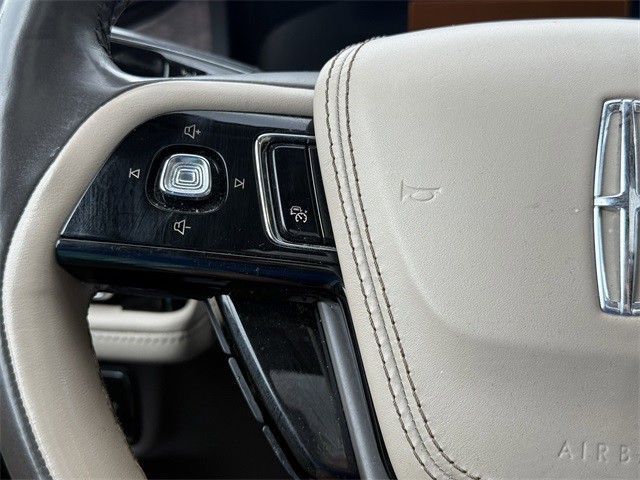 Lincoln Aviator Vehicle Full-screen Gallery Image 15