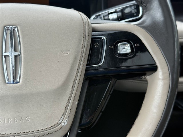 Lincoln Aviator Vehicle Full-screen Gallery Image 16