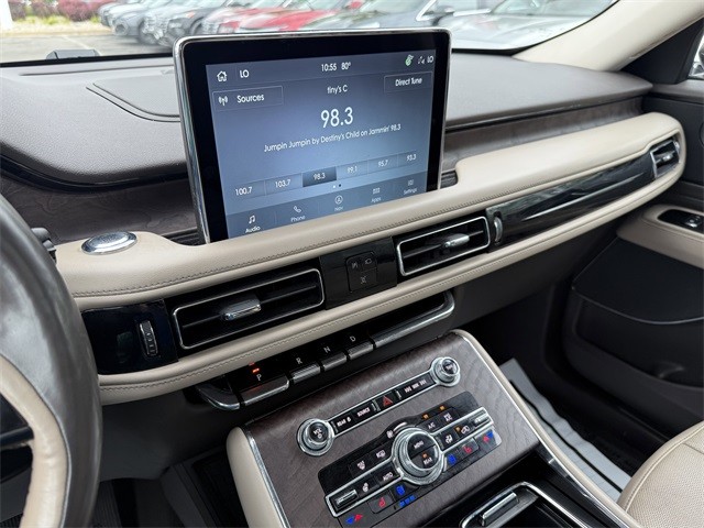 Lincoln Aviator Vehicle Full-screen Gallery Image 21