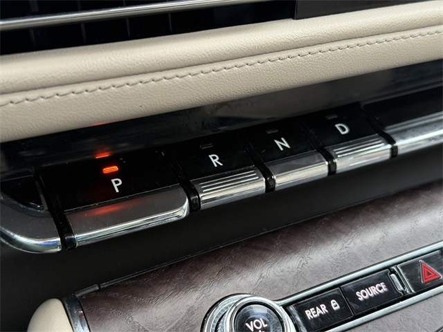 Lincoln Aviator Vehicle Full-screen Gallery Image 22