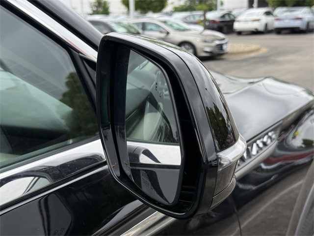 Lincoln Aviator Vehicle Full-screen Gallery Image 23