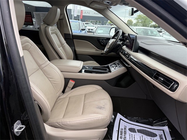 Lincoln Aviator Vehicle Full-screen Gallery Image 24