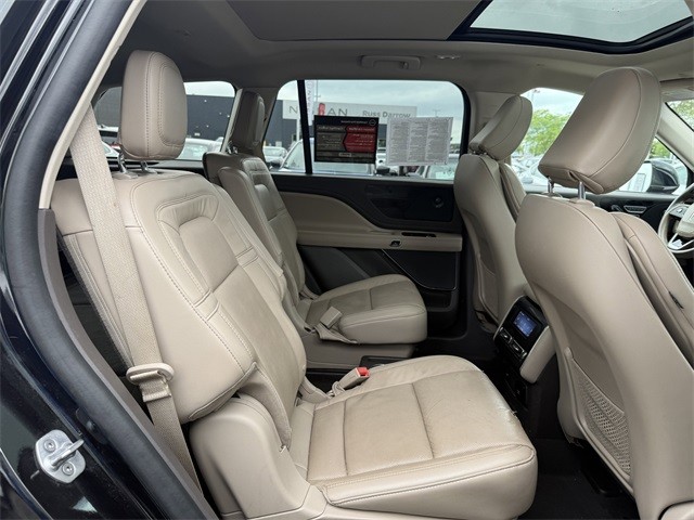 Lincoln Aviator Vehicle Full-screen Gallery Image 25
