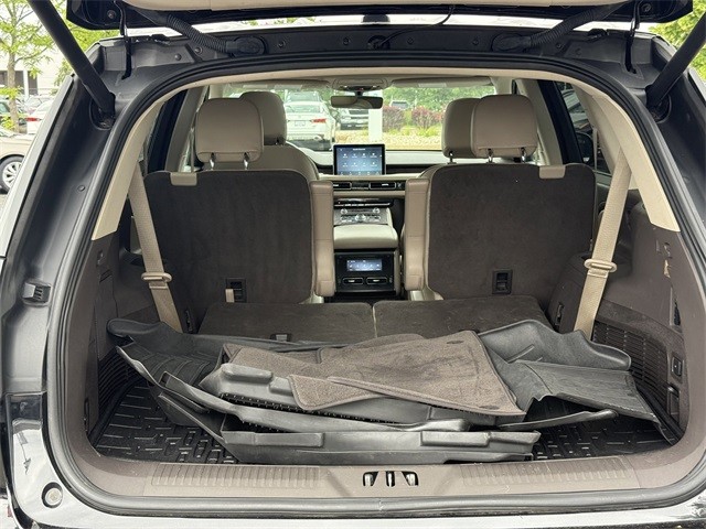 Lincoln Aviator Vehicle Full-screen Gallery Image 26