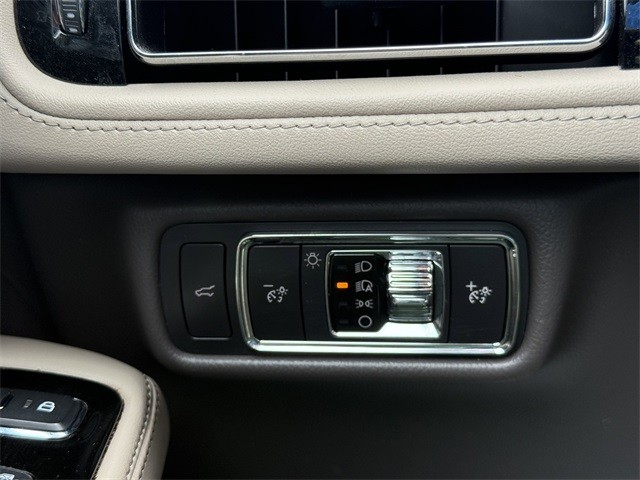 Lincoln Aviator Vehicle Full-screen Gallery Image 30