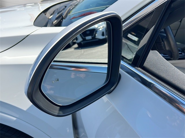 Buick Envision Vehicle Full-screen Gallery Image 9