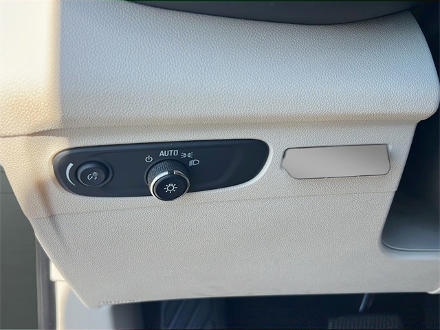 Buick Envision Vehicle Full-screen Gallery Image 12