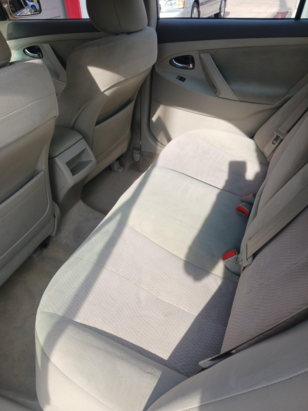 Toyota Camry Vehicle Full-screen Gallery Image 07