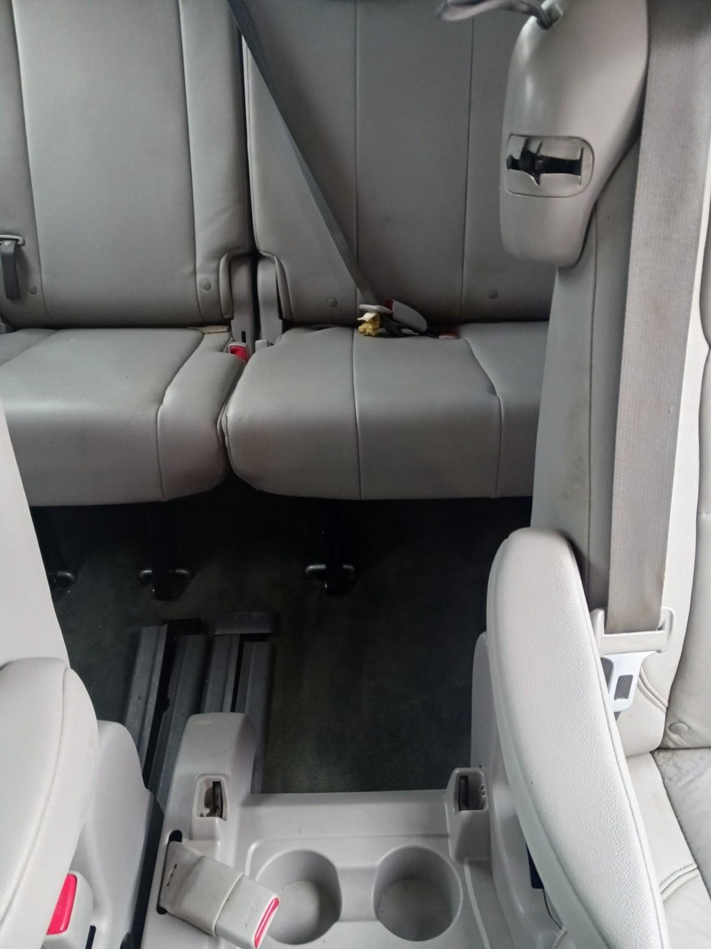 Toyota Sienna Vehicle Full-screen Gallery Image 08