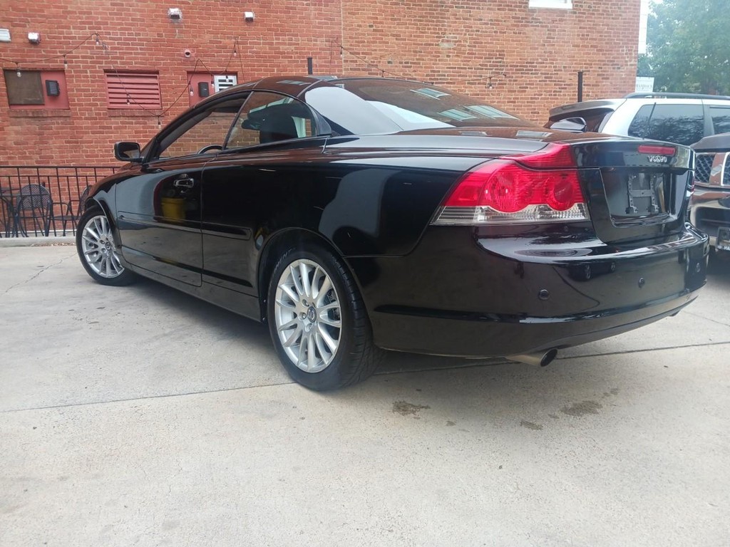 Volvo C70 Vehicle Full-screen Gallery Image 02