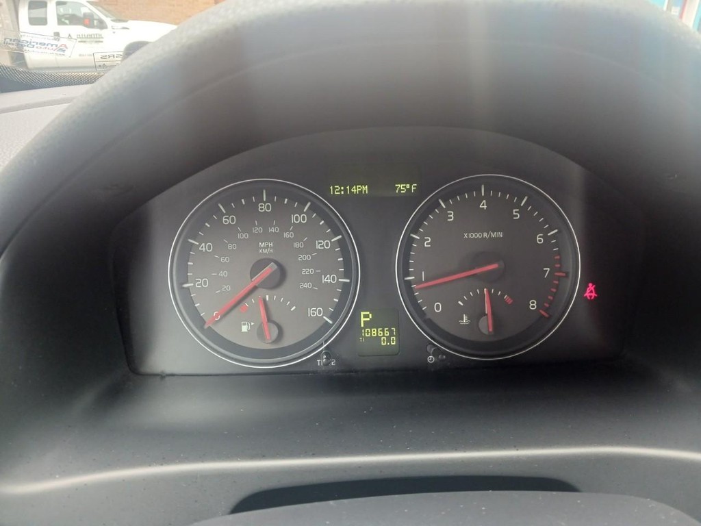 Volvo C70 Vehicle Full-screen Gallery Image 06