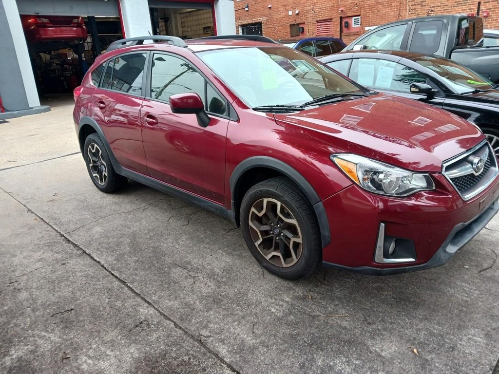 Subaru Crosstrek Vehicle Full-screen Gallery Image 02