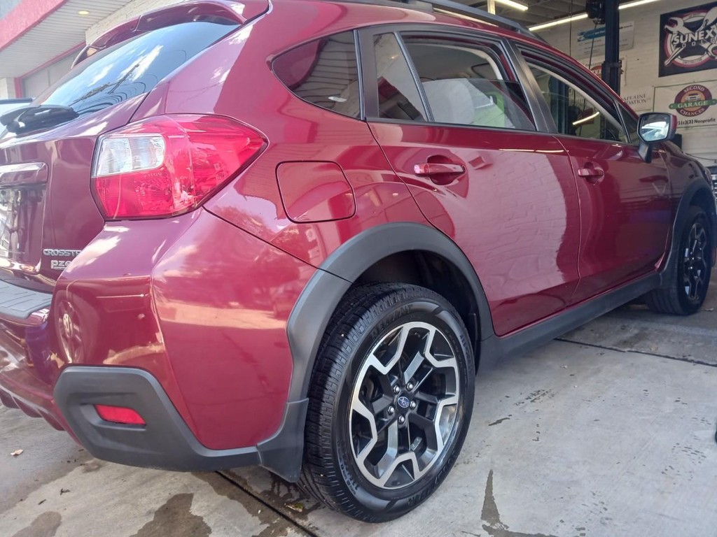 Subaru Crosstrek Vehicle Full-screen Gallery Image 04