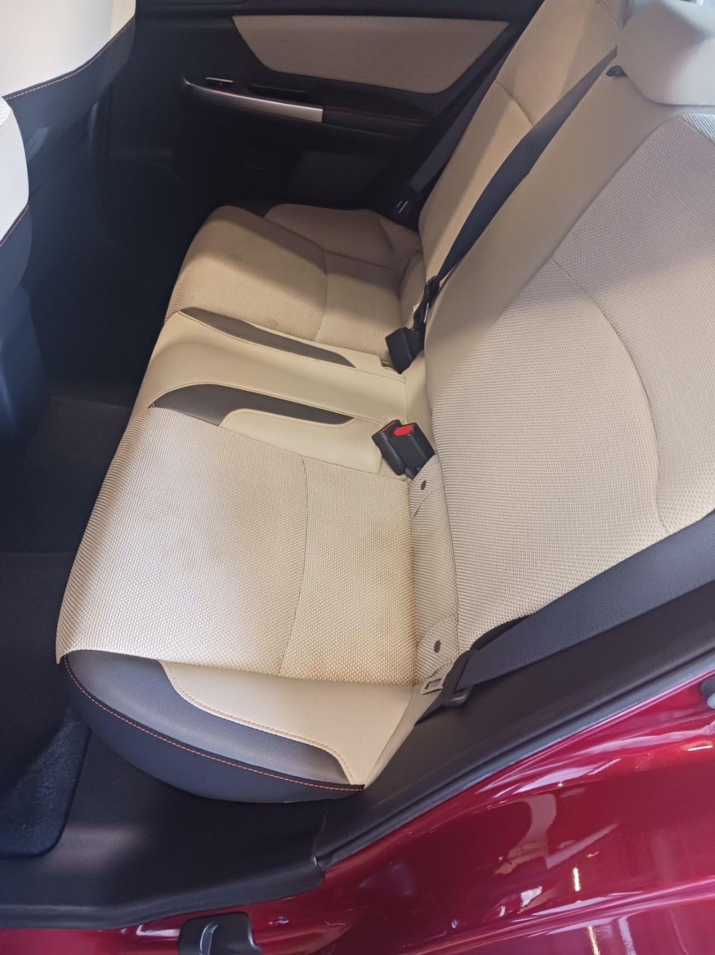 Subaru Crosstrek Vehicle Full-screen Gallery Image 09