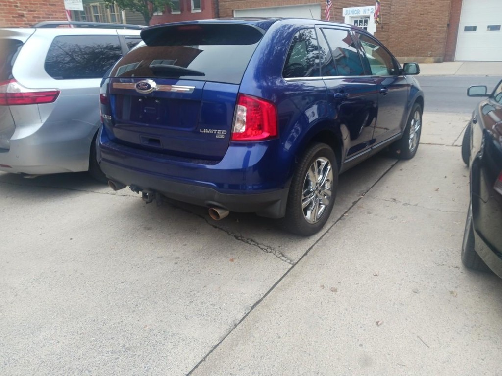 Ford Edge Vehicle Full-screen Gallery Image 03