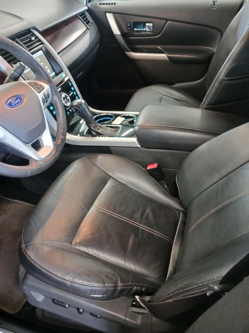 Ford Edge Vehicle Full-screen Gallery Image 06