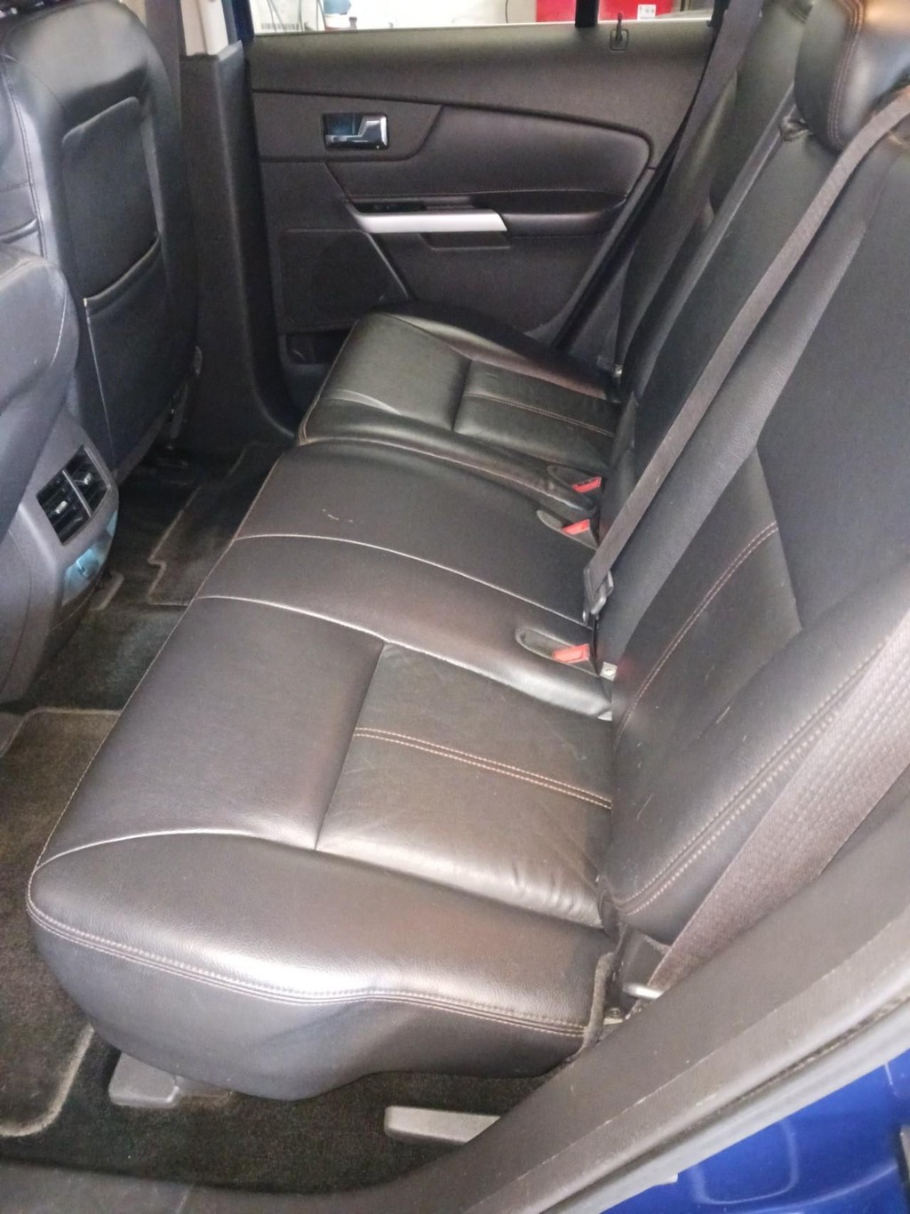 Ford Edge Vehicle Full-screen Gallery Image 07