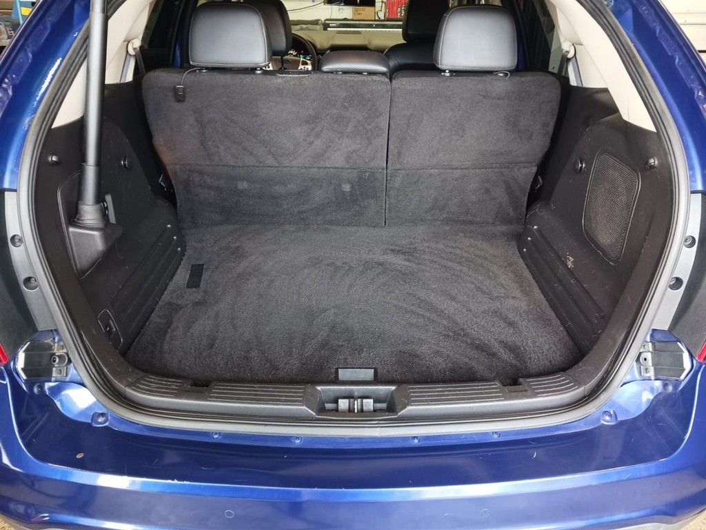 Ford Edge Vehicle Full-screen Gallery Image 08