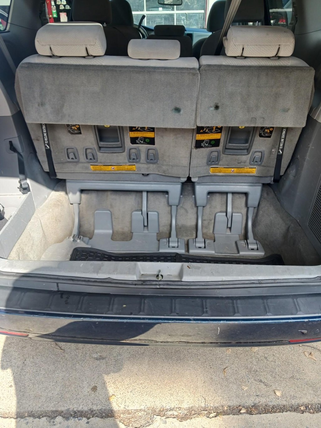 Toyota Sienna Vehicle Full-screen Gallery Image 09