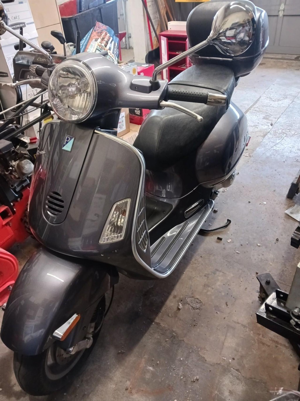 Other Vespa Granturismo Vehicle Full-screen Gallery Image 02