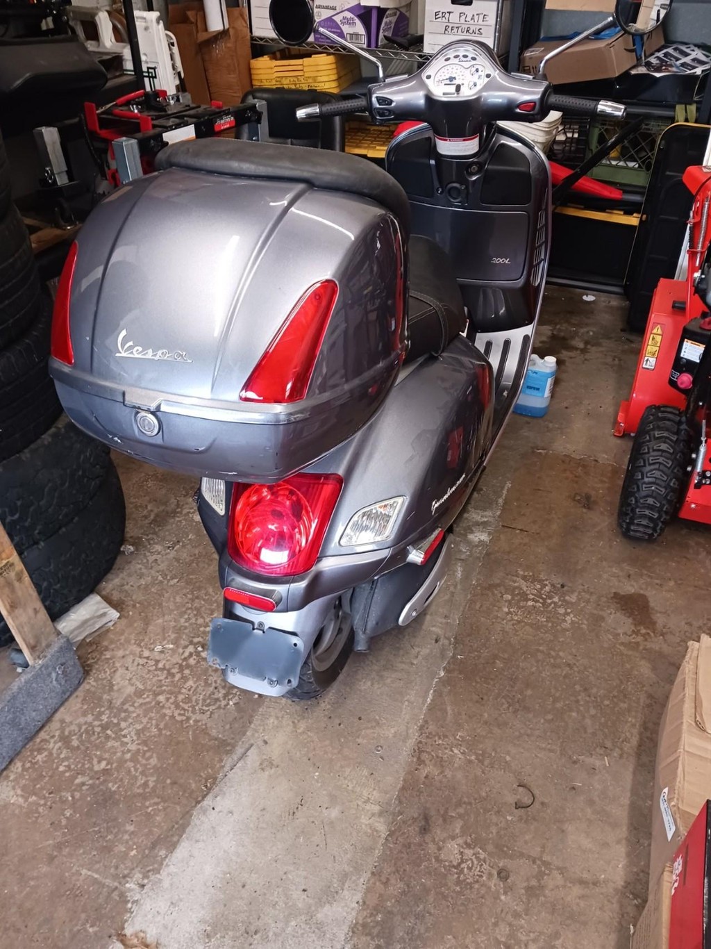 Other Vespa Granturismo Vehicle Full-screen Gallery Image 03
