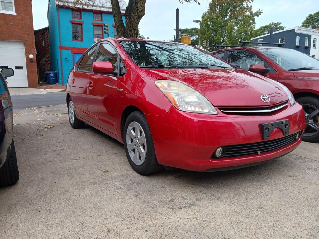 Toyota Prius Vehicle Full-screen Gallery Image 02