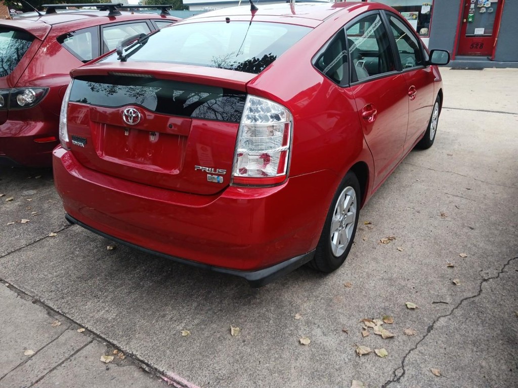 Toyota Prius Vehicle Full-screen Gallery Image 03