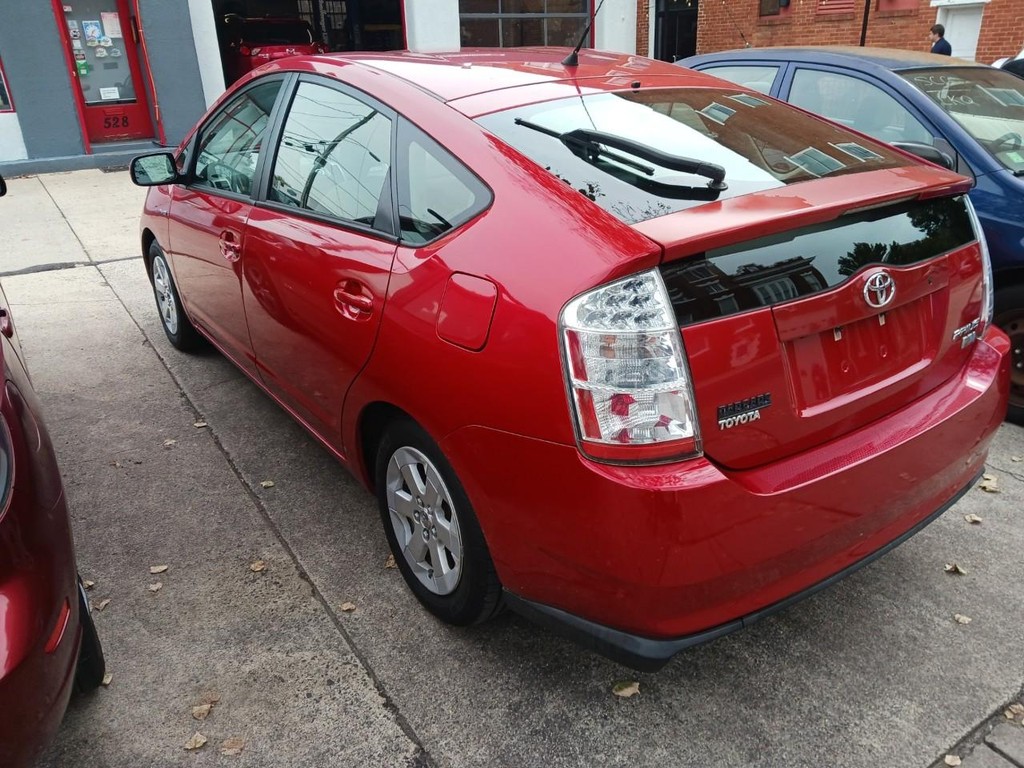Toyota Prius Vehicle Full-screen Gallery Image 04