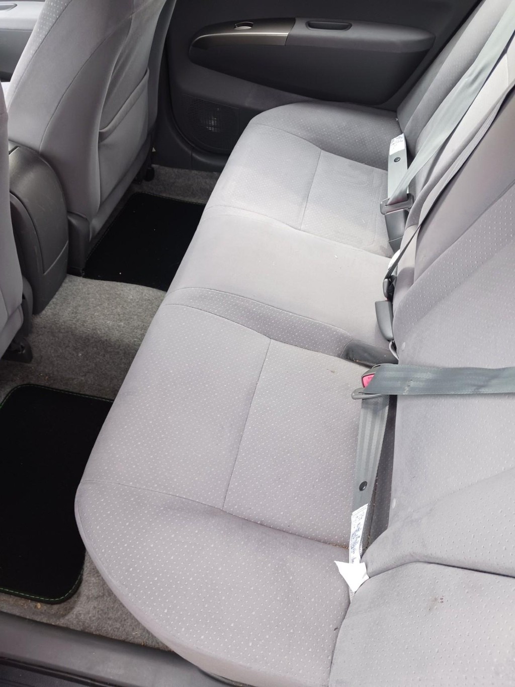 Toyota Prius Vehicle Full-screen Gallery Image 05