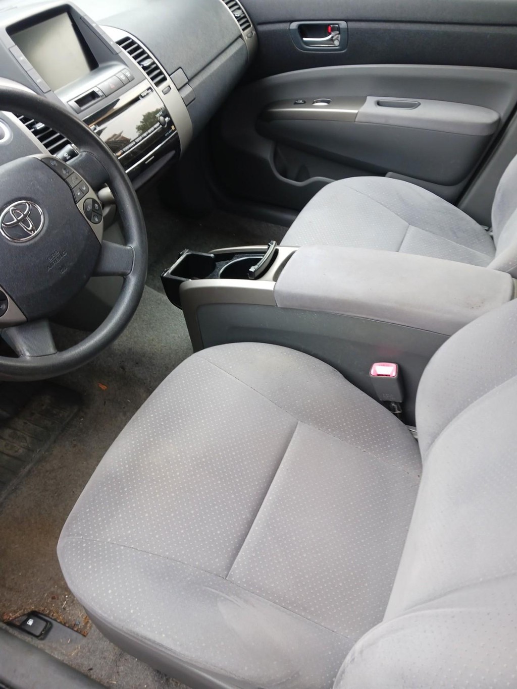 Toyota Prius Vehicle Full-screen Gallery Image 07