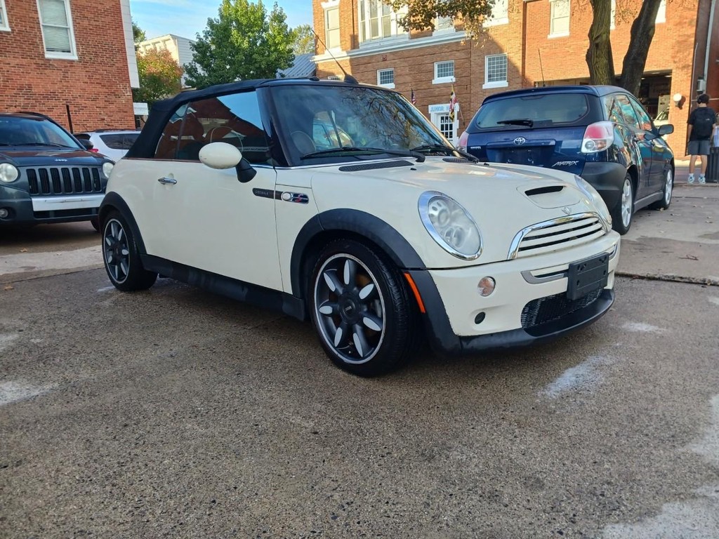 MINI Cooper Convertible Vehicle Full-screen Gallery Image 02
