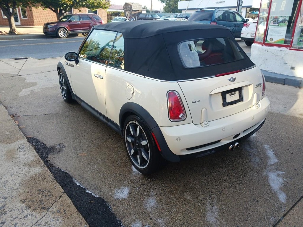 MINI Cooper Convertible Vehicle Full-screen Gallery Image 03