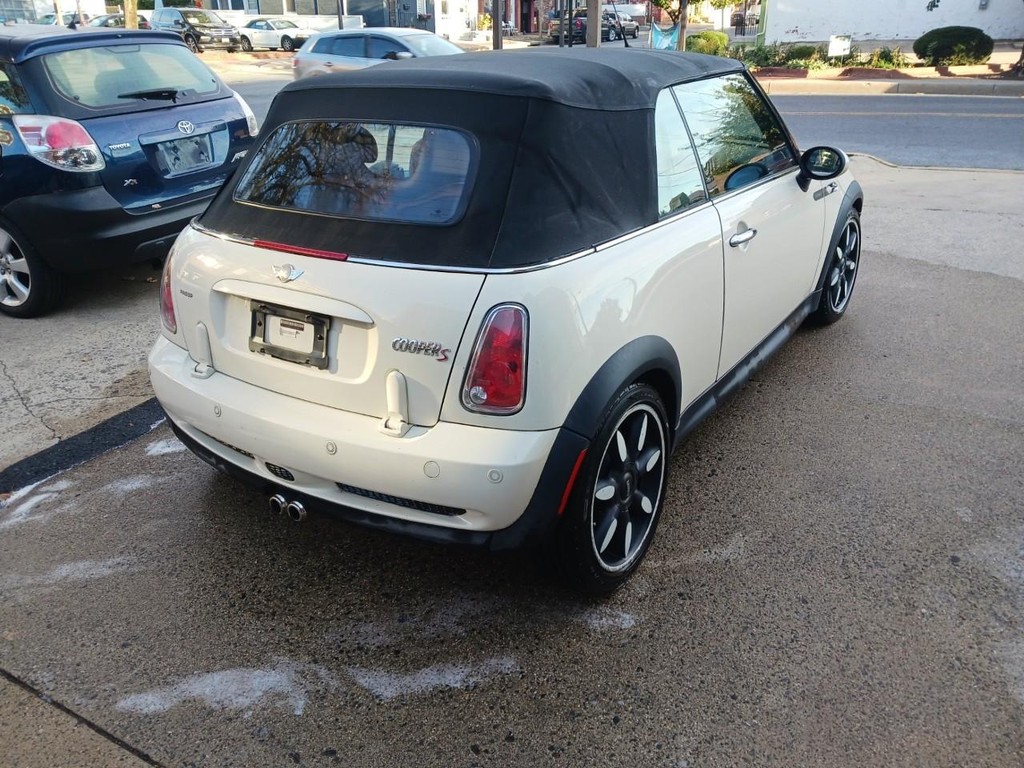 MINI Cooper Convertible Vehicle Full-screen Gallery Image 04