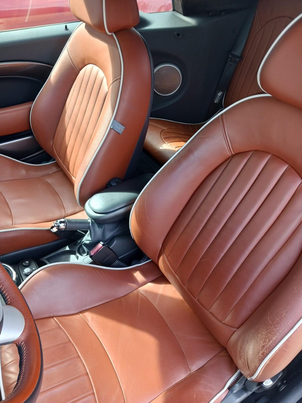 MINI Cooper Convertible Vehicle Full-screen Gallery Image 07