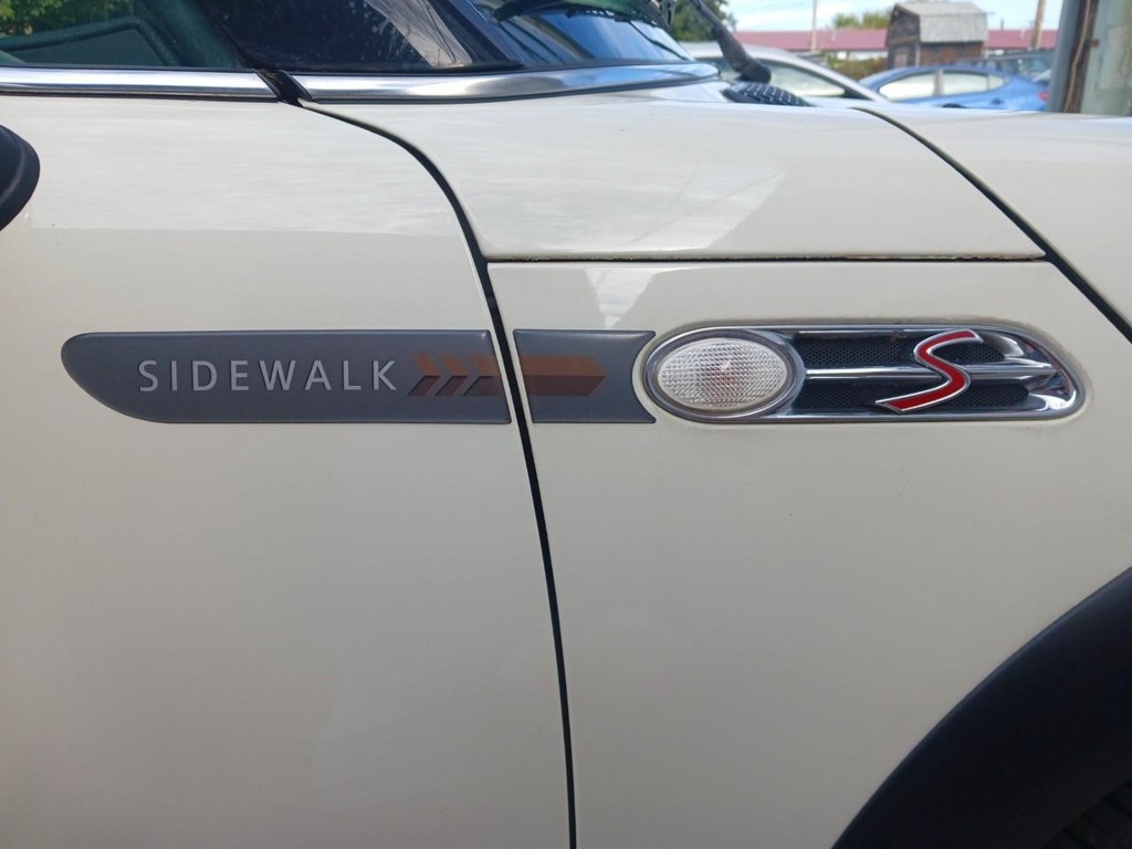 MINI Cooper Convertible Vehicle Full-screen Gallery Image 11