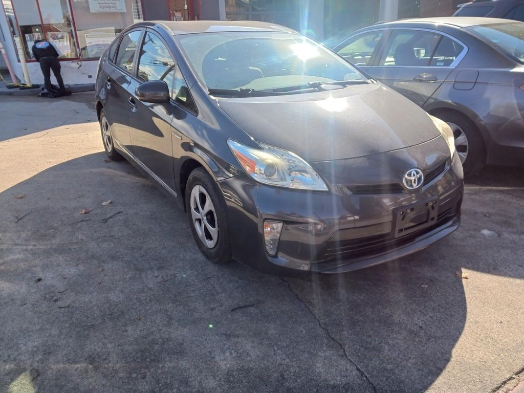 Toyota Prius Vehicle Full-screen Gallery Image 02