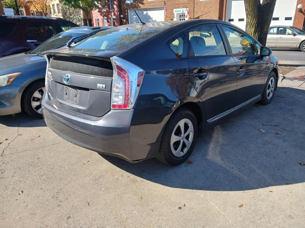 Toyota Prius Vehicle Full-screen Gallery Image 04