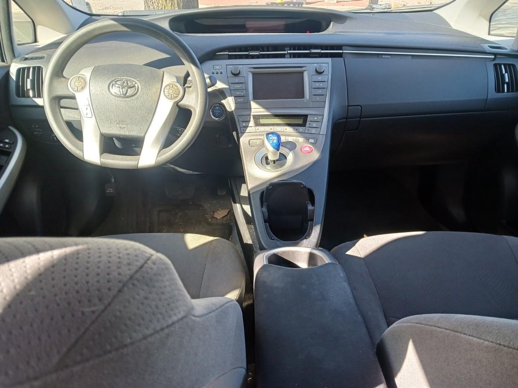 Toyota Prius Vehicle Full-screen Gallery Image 07