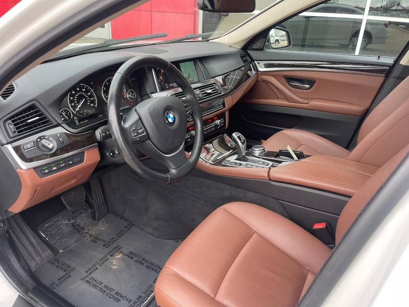 BMW 5 Series Vehicle Image 17