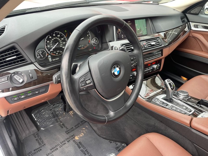 BMW 5 Series Vehicle Image 25