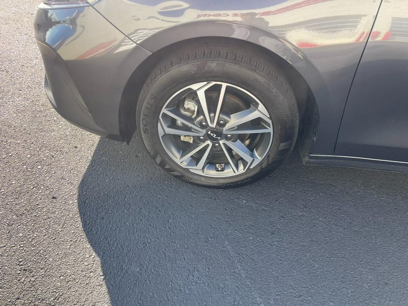 Kia Forte Vehicle Image 06