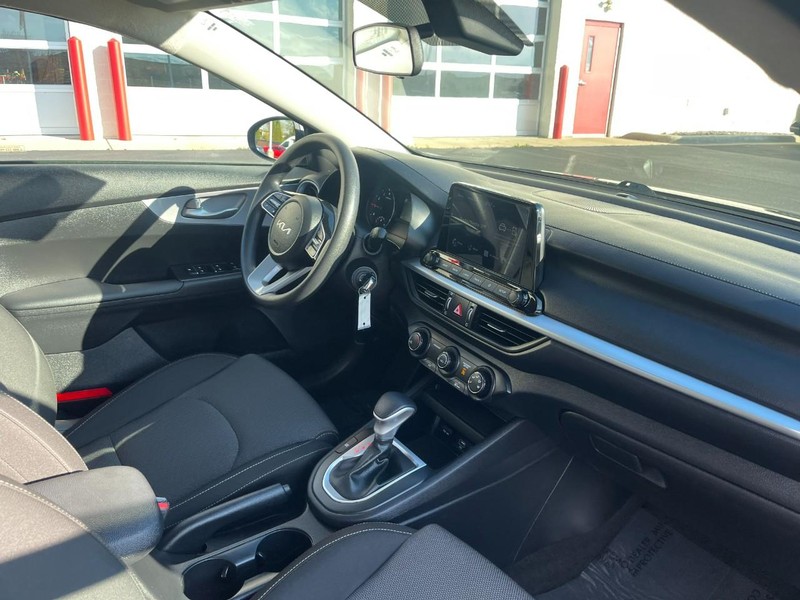 Kia Forte Vehicle Image 09