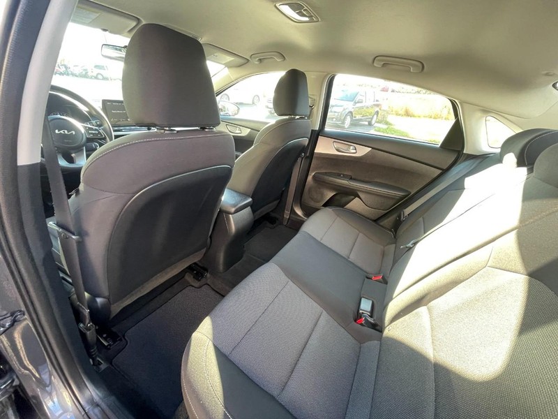 Kia Forte Vehicle Image 12