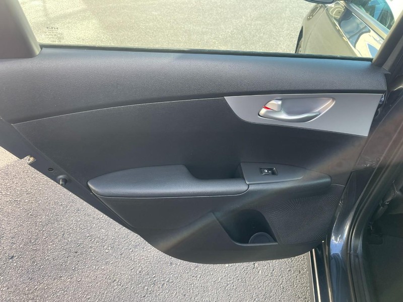 Kia Forte Vehicle Image 13