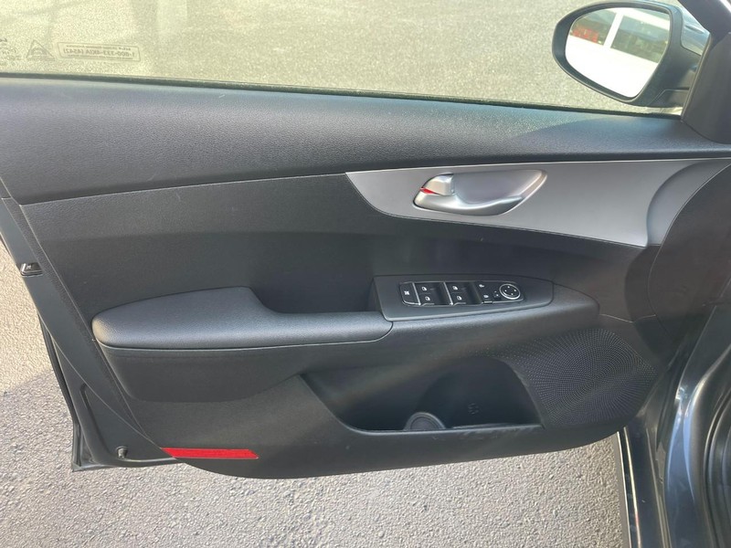 Kia Forte Vehicle Image 15