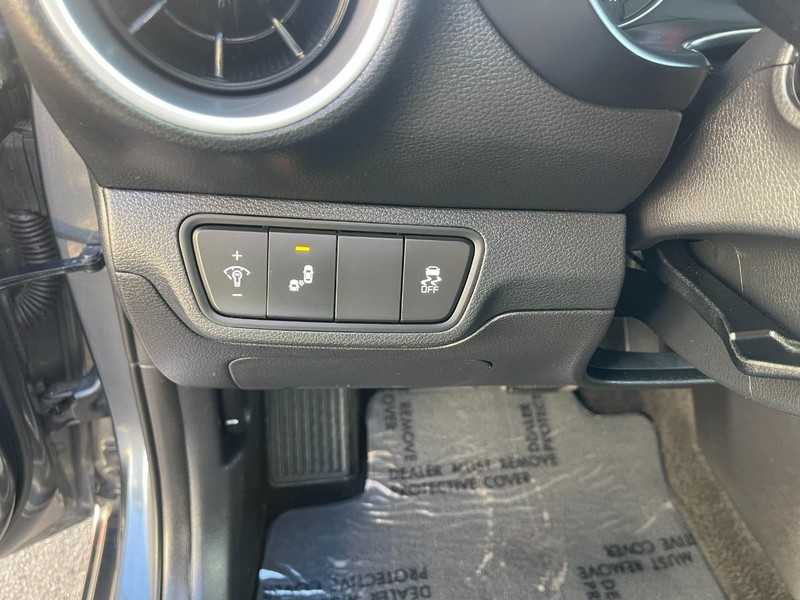 Kia Forte Vehicle Image 16