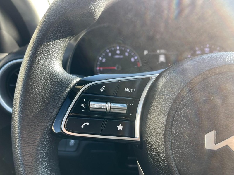 Kia Forte Vehicle Image 18