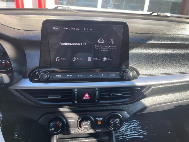 Kia Forte Vehicle Image 23